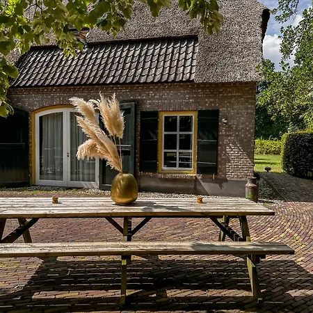 W Free Parking, View & Space Фермерский дом *