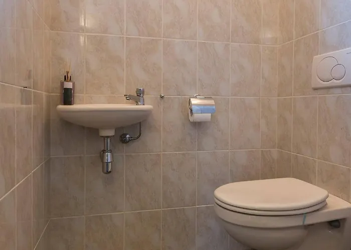 W Free Parking, View & Space Фермерский дом