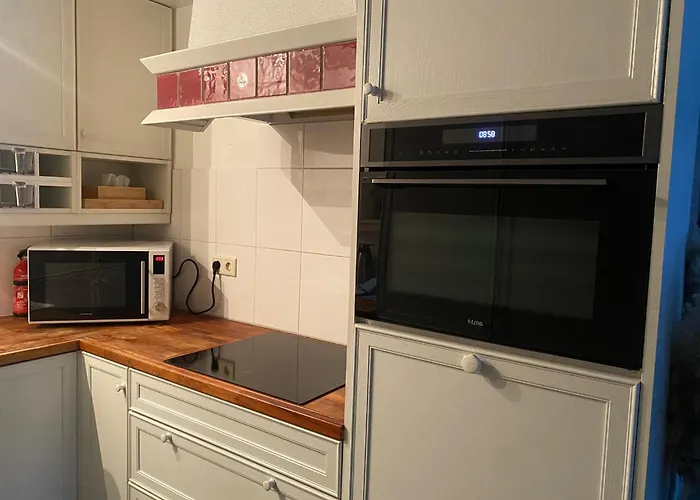 W Free Parking, View & Space Фермерский дом Бокстел