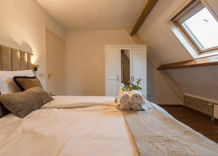 W Free Parking, View & Space Фермерский дом