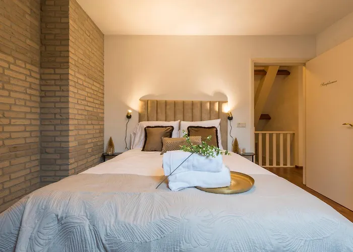 W Free Parking, View & Space Фермерский дом Бокстел