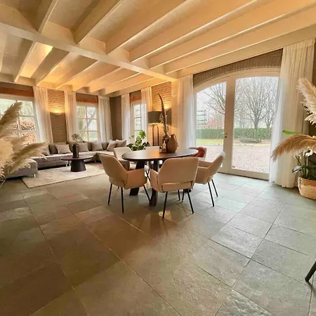 W Free Parking, View & Space Farm stay *