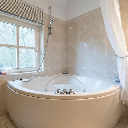 W Free Parking, View & Space