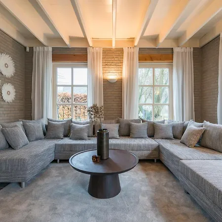 W Free Parking, View & Space